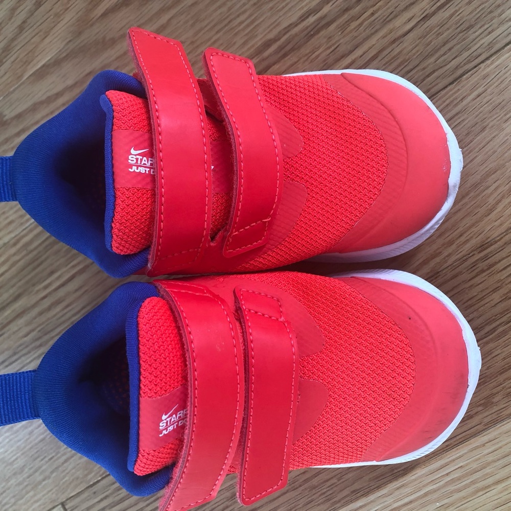Like new. Nike star runner 3 toddler shoes.